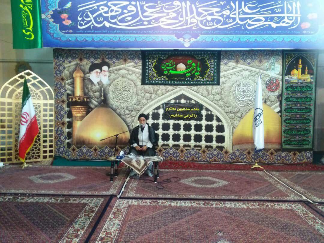 خادمین ستاد کار روزانه خود را با برگزاری مراسم پرفیض عاشورا شروع می کنند