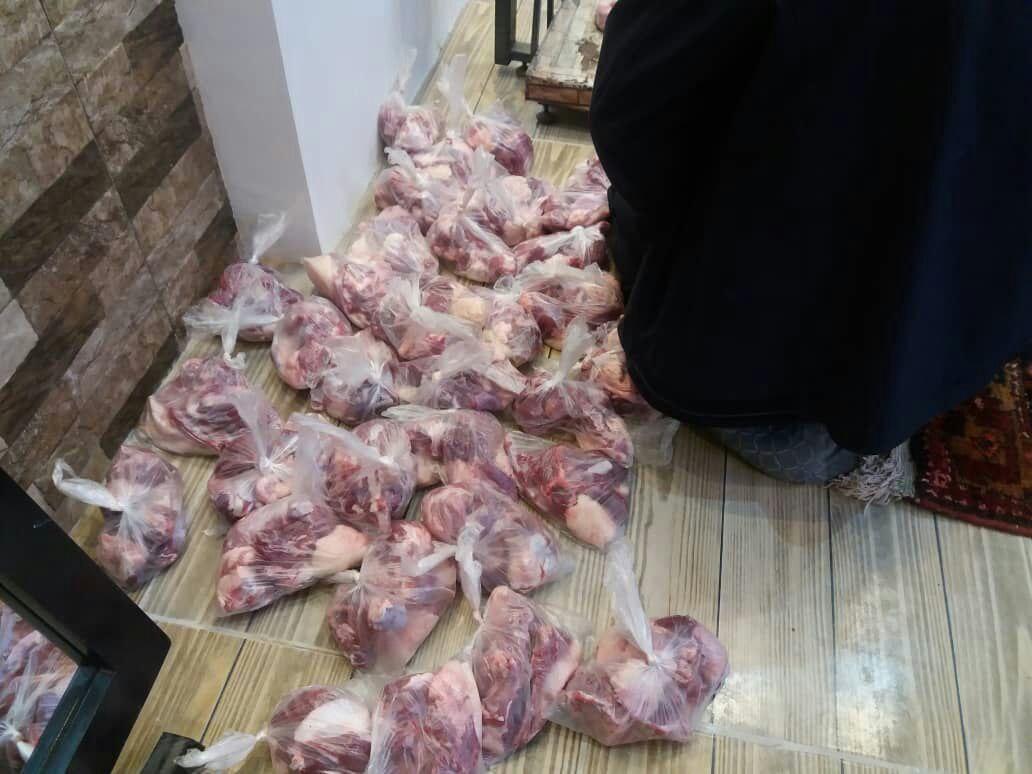 توزیع 32 بسته مواد غذایی بین نیازمندان شهر قیدار نبی (ع)/ذبح یک راس گوسفند قربانی و توزیع گوشت آن بین نیازمندان