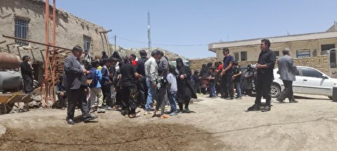 اهالی روستای تات قشلاقی شهرستان ماهنشان ، میزبان پرچم متبرک حرم مطهر امام حسین(ع)