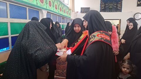 اعلام عزای حسینی با حضور خادمان ستاد توسعه و بازسازی عتبات عالیات در روستاهای بخش زنجانرود شهرستان زنجان