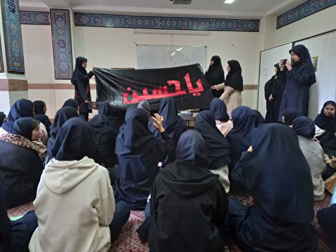 دانش آموزان دبیرستان دخترانه مهدیه۲ زنجان میزبان پرچم متبرک حرم مطهر امام حسین(ع)
