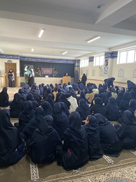 دانش آموزان دبیرستان دخترانه سردار سلیمانی ۱ زنجان میزبان پرچم متبرک حرم مطهر امام حسین(ع)